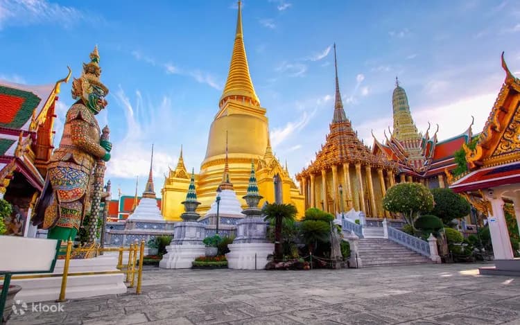 Thailand Essentials: Temples, Beaches & Cabaret